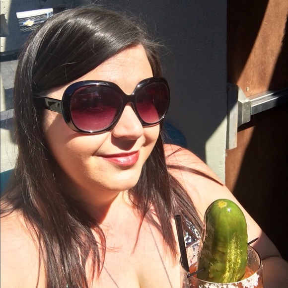 Meet your Posher, Michaela - Picture 2 of 3